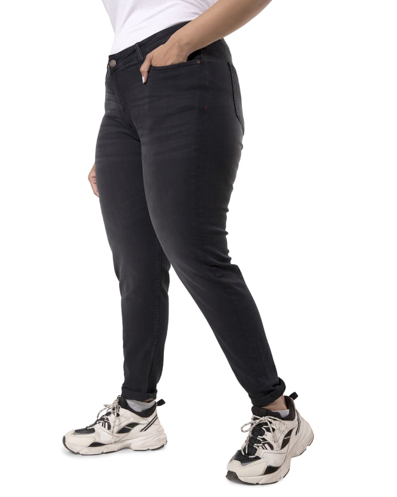Side of a model wearing a size 38 PLUS SIZE WOMEN SOLID CASUAL BLACK JEANS in Black by Instafab Plus. | dia_product_style_image_id:294313